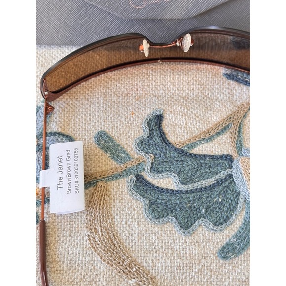 Stylish Black Sunglasses - Picture 8 of 11